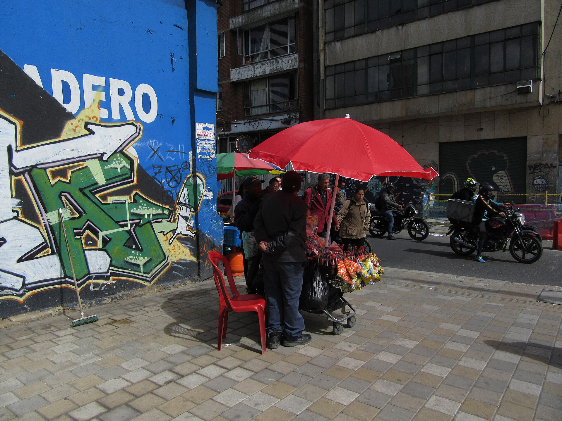 Vendedor ambulante en el centro de Bogotá
